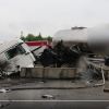 VIDEO: Cisterna na D1 po smyku přerazila betonová svodidla a začala hořet