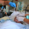 V nové mikrobiologické laboratoři šumperské nemocnice se často „hraje o minuty“