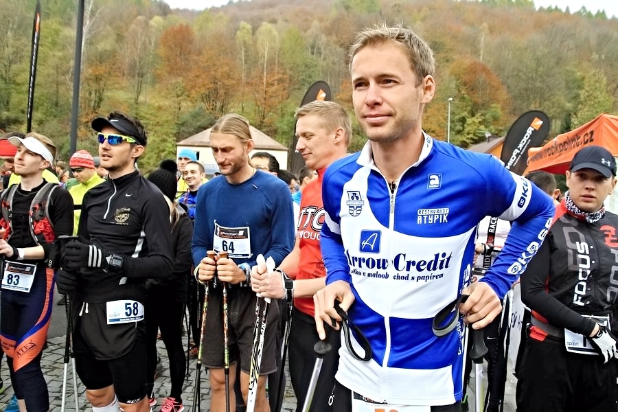 Horská výzva 24 hodin - start závodu Tomáš Lisec v modrém