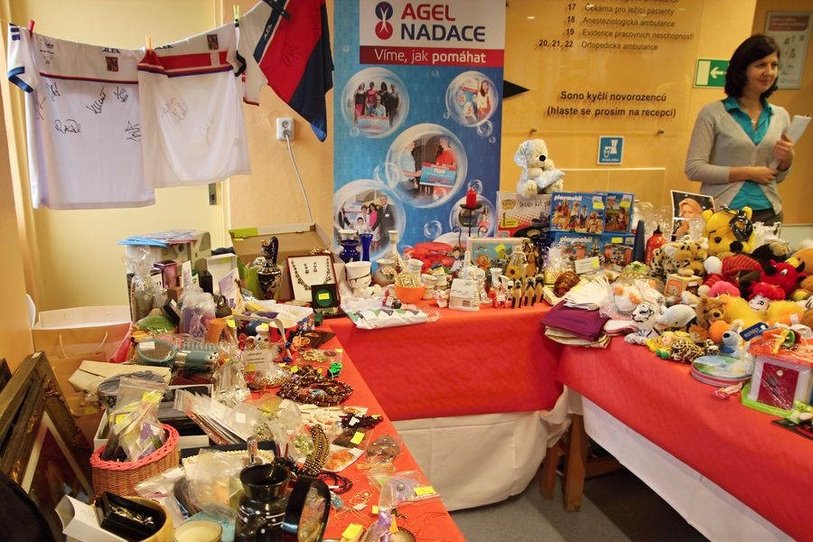 dobročinný bazar Nadace Agel v Šumperské nemocnici