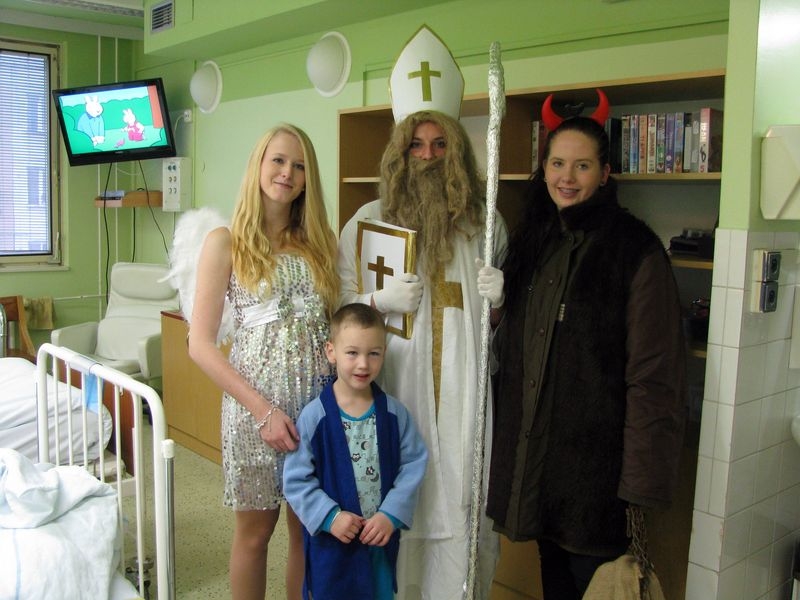 Mikuláš navštívil hospitalizované dětské pacienty zdroj foto:Agel