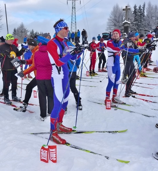 Petr Horvát – na kraji první řady těsně před hromadným startem MČR v lyžařském orientačním běhu na klasické trati elitní kategorie mužů zdroj foto: Z. Králová