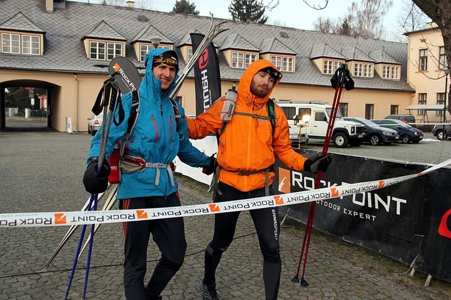 Pavel Paloncý (oranžový) a Filip Šilar v cíli foto:P.Pátek