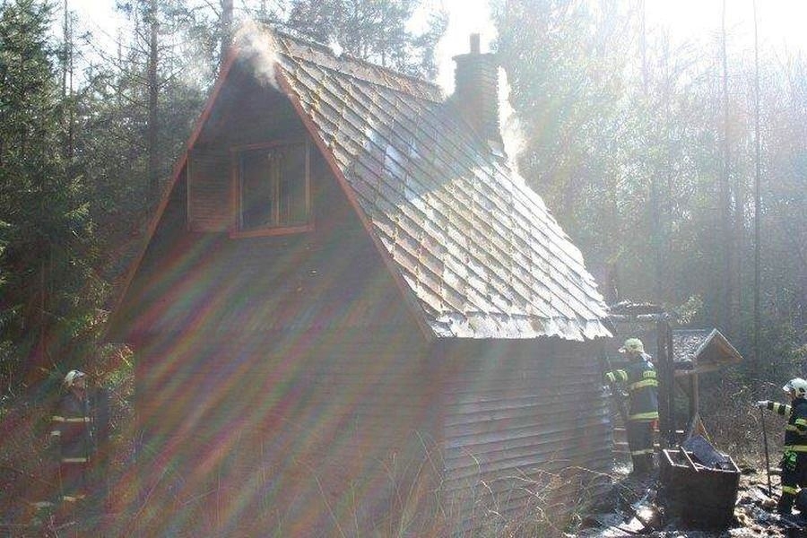 lesnická chatka v Hlubočkách zdroj foto: HZS Ok