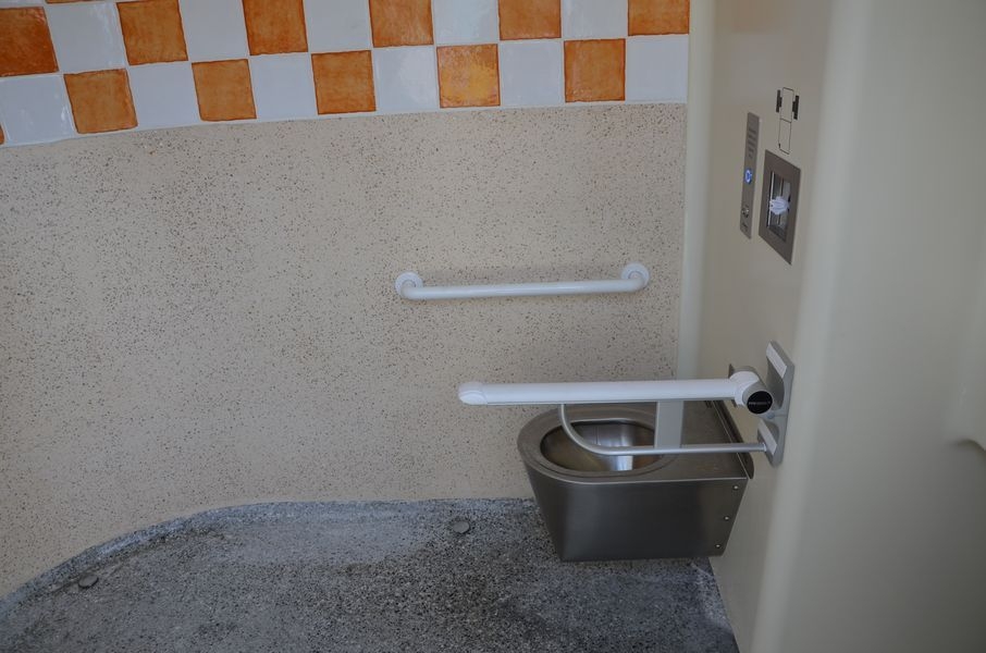 veřejné WC ve Smetanových sadech zdroj:mus