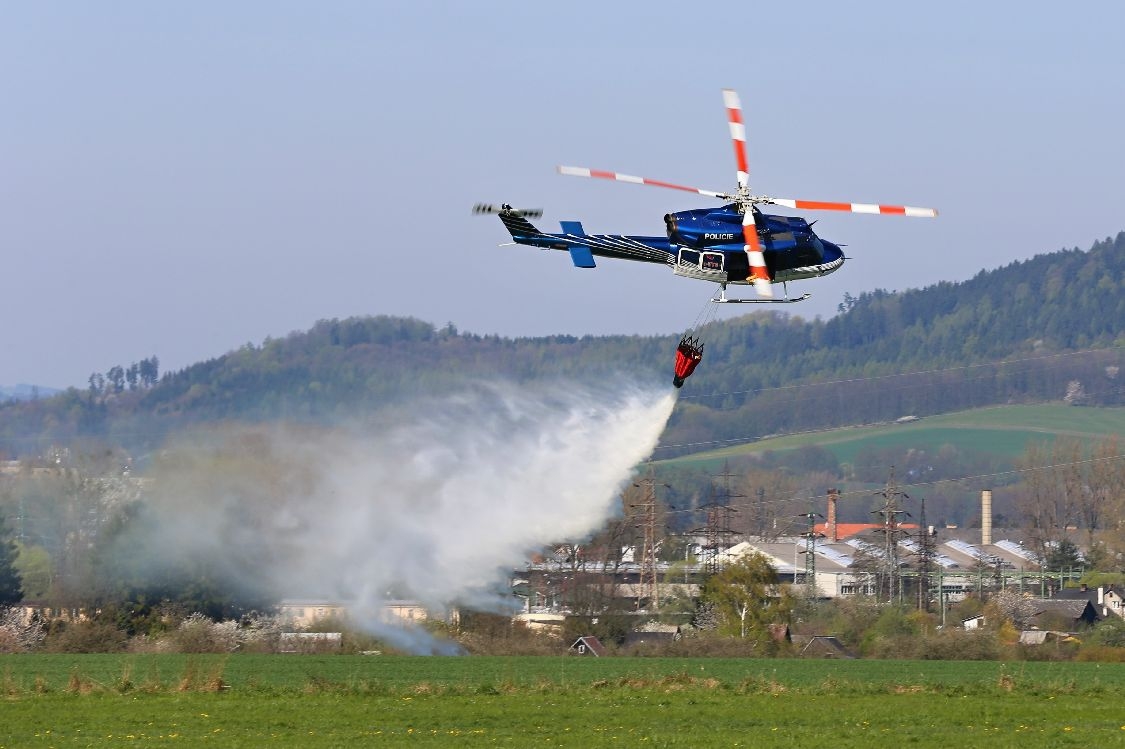 hasiči Šumperska nacvičovali spolupráci s vrtulníkem foto: sumpersko.net