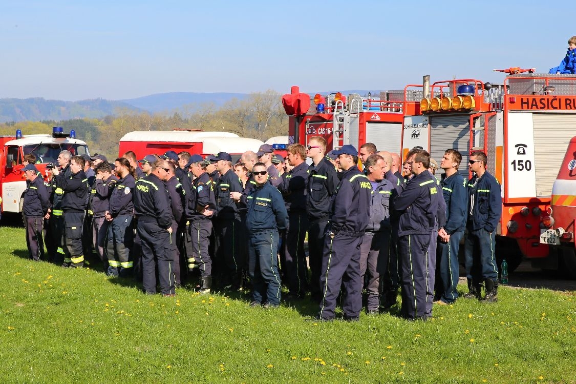 nástup -hasiči Šumperska nacvičovali spolupráci s vrtulníkem foto: sumpersko.netpersko.net