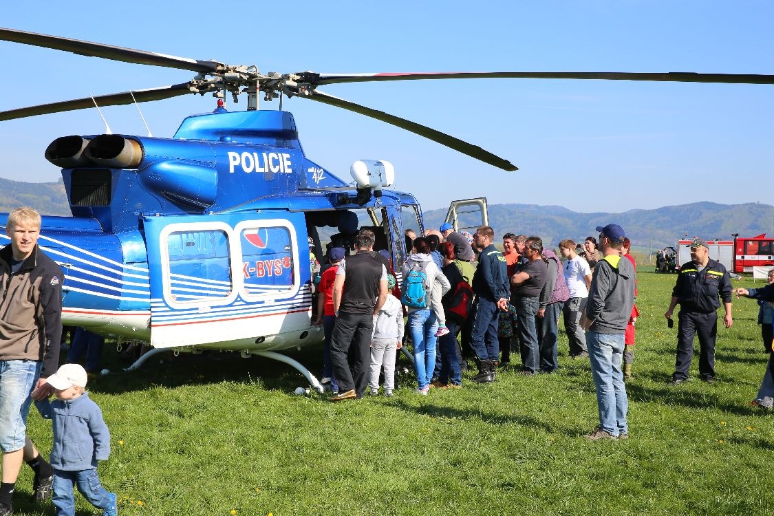 hasiči Šumperska nacvičovali spolupráci s vrtulníkem foto: sumpersko.net