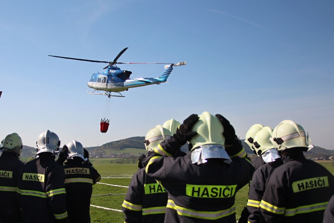 hasiči Šumperska nacvičovali spolupráci s vrtulníkem foto: sumpersko.net