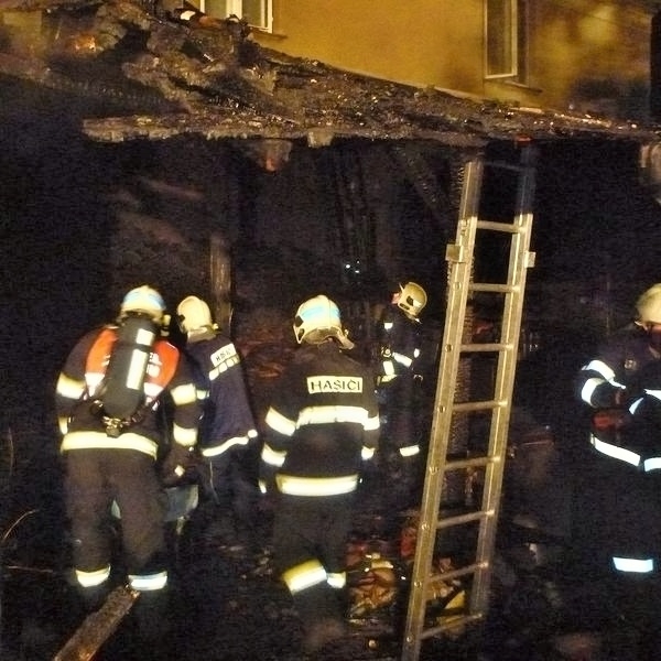 Chromeč - požár přístřešku zdroj foto: HZS Ok