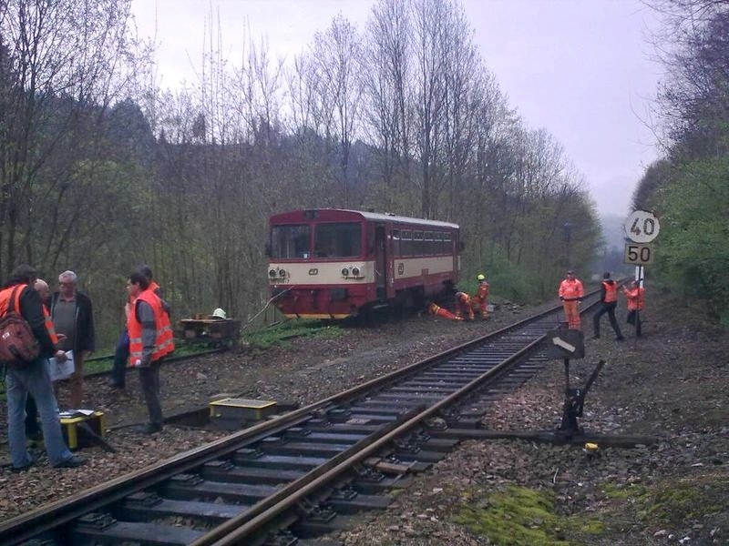 Hanušovice - vykolejí vlaku foto: Drážní inspekce