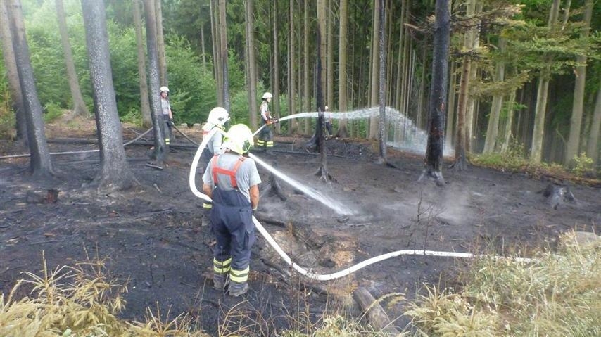 Krchleby - díky včasnému zásahu hasičů se uchránily statisícové škody zdroj foto: HZS Ok