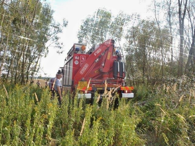 vyproštění vozidla z Bečvy zdroj foto: HZS Ok