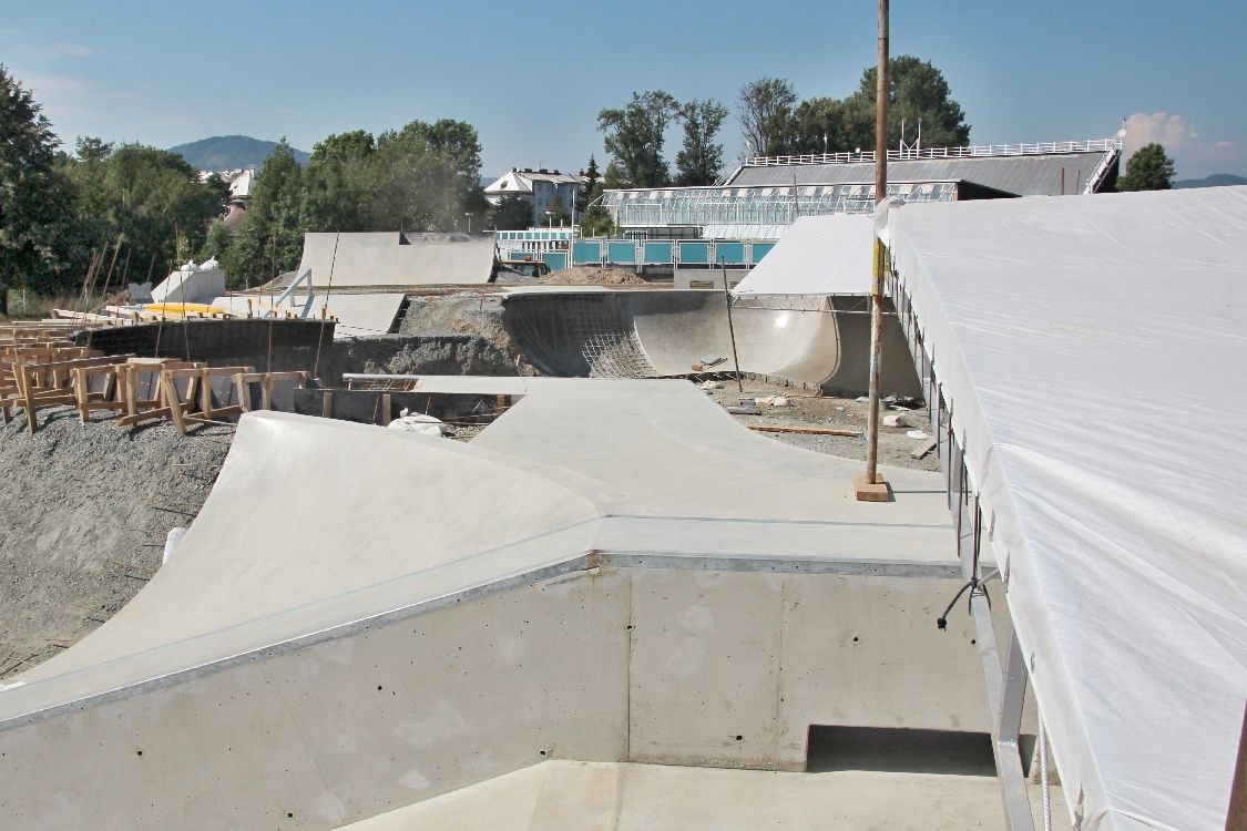 Skatepark Šumperk - staveniště v září foto: sumpersko.net