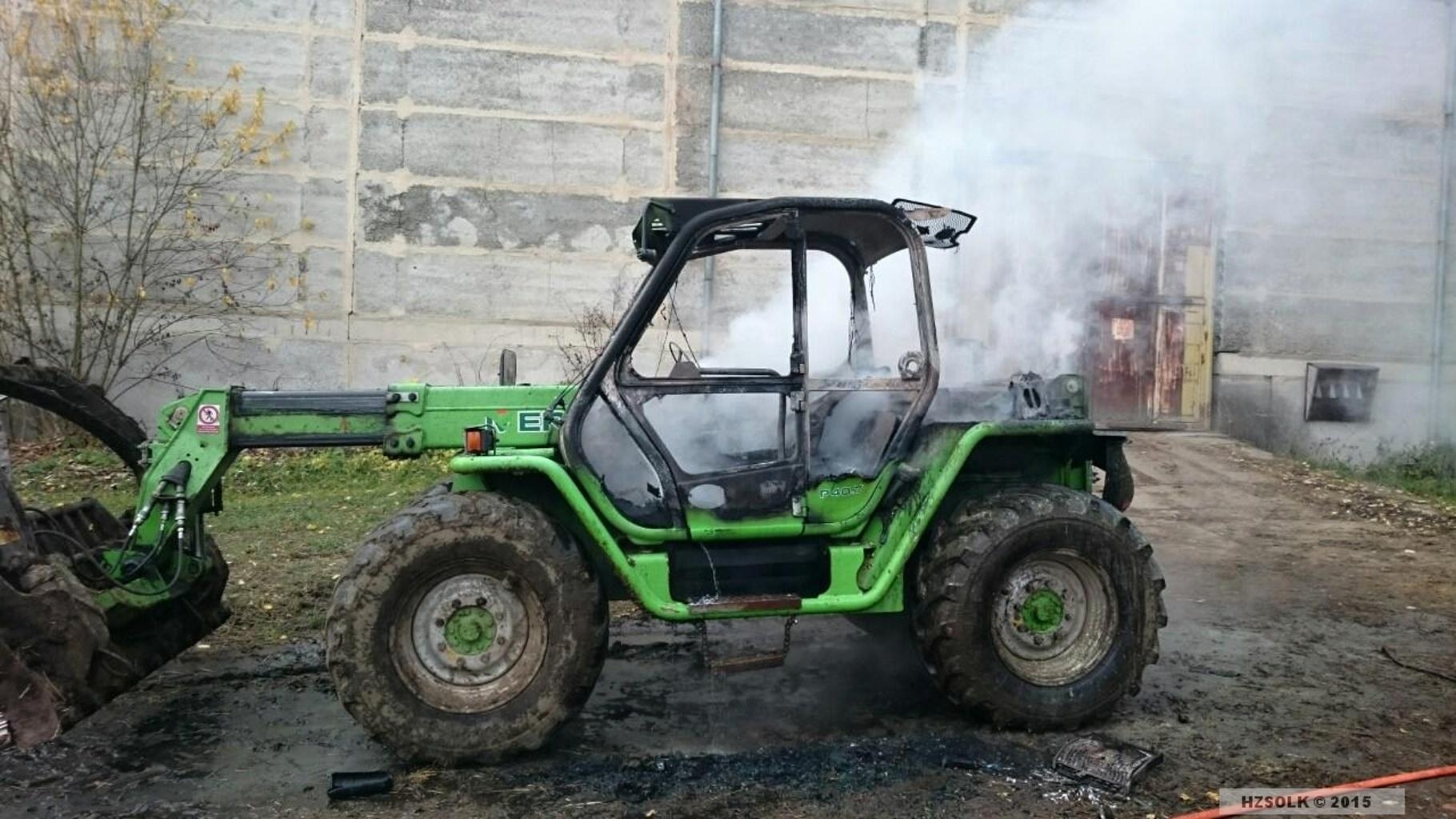 Vysoké Žibřidovice - požár traktorového nakladače zdroj foto: HZS Ok