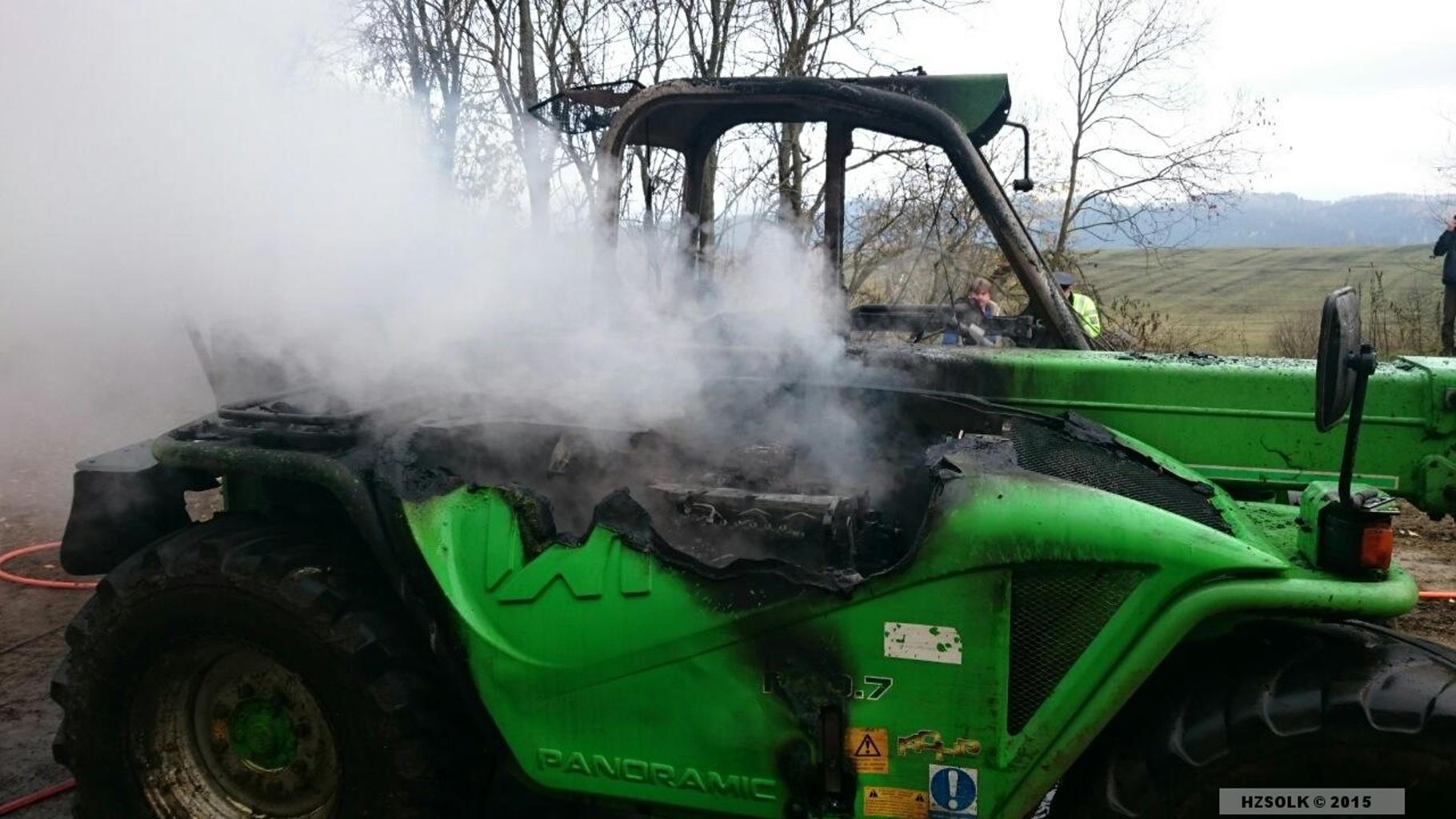 Vysoké Žibřidovice - požár traktorového nakladače zdroj foto: HZS Ok