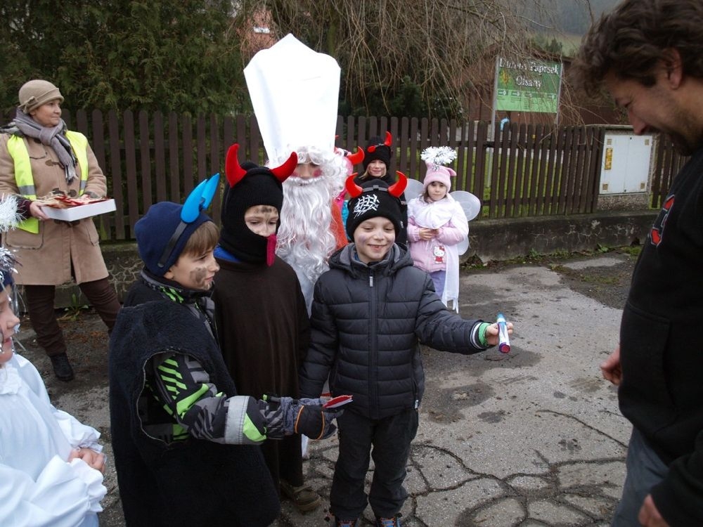 Mikuláš nebo čert zdroj foto: PČR