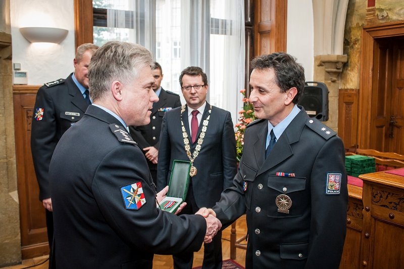 Olomoučtí policisté převzali ocenění zdroj foto: PČR