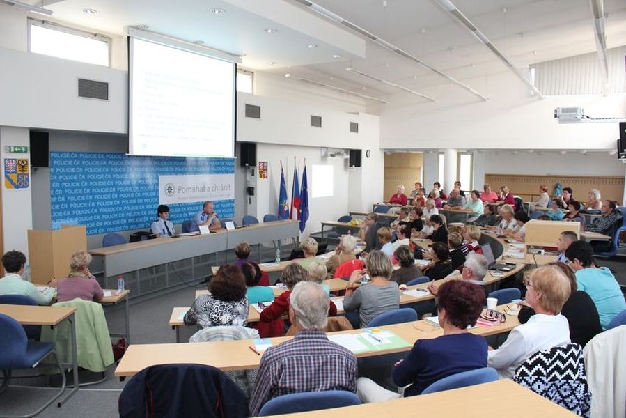 Olomouc - seminář Policie a posluchaři U3V UP zdroj foto: PČR