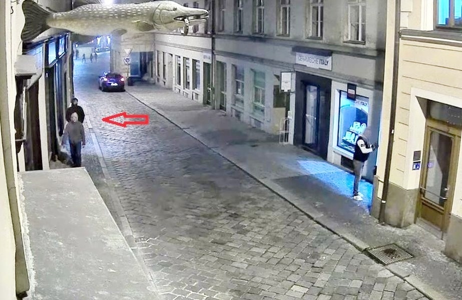 Olomouc - policie zjišťuje totožnost muže zdroj foto: PČR