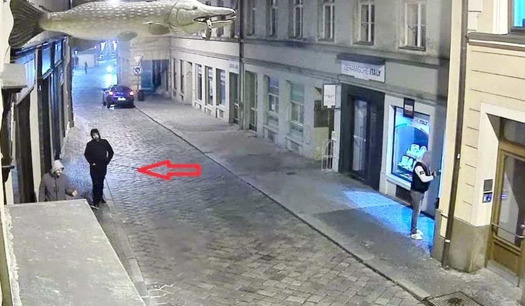 Olomouc - policie zjišťuje totožnost muže zdroj foto: PČR