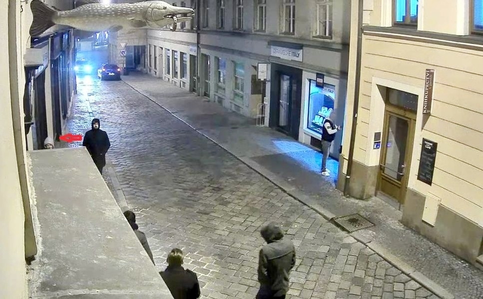 Olomouc - policie zjišťuje totožnost muže zdroj foto: PČR