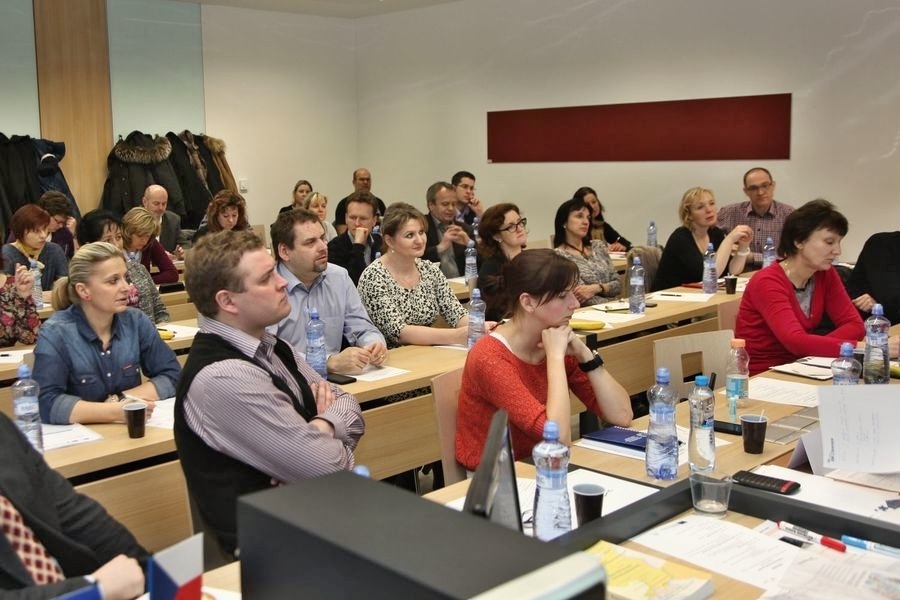 Kariéroví poradci diskutovali se zástupci firem v Olomouci zdroj foto: Kamil Krč