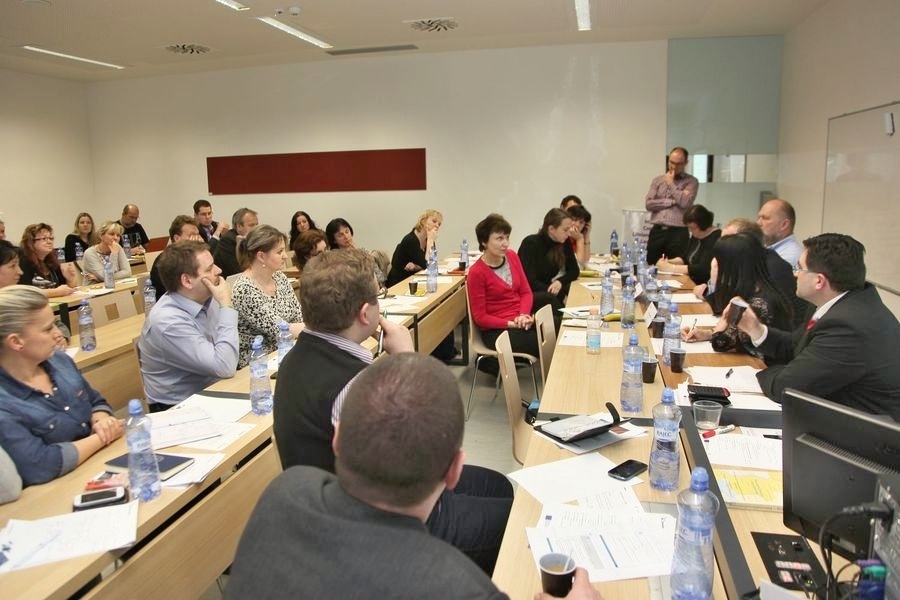 Kariéroví poradci diskutovali se zástupci firem v Olomouci zdroj foto: Kamil Krč