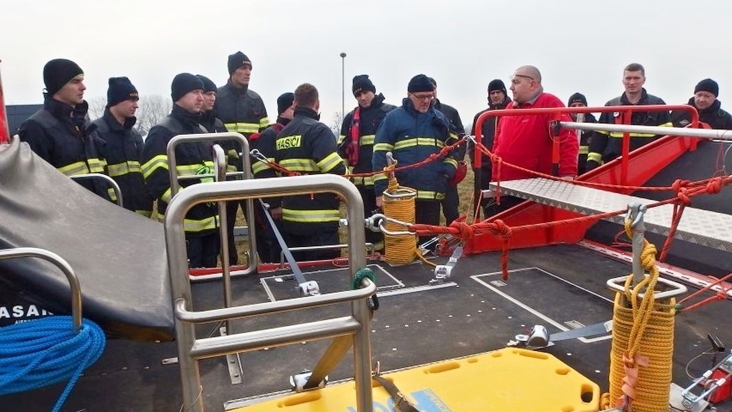 Olomouc - testovací akce záchranného plavidla ASAR airboat zdroj foto: HZS Olk.