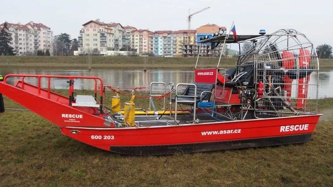 Olomouc - testovací akce záchranného plavidla ASAR airboat zdroj foto: HZS Olk.