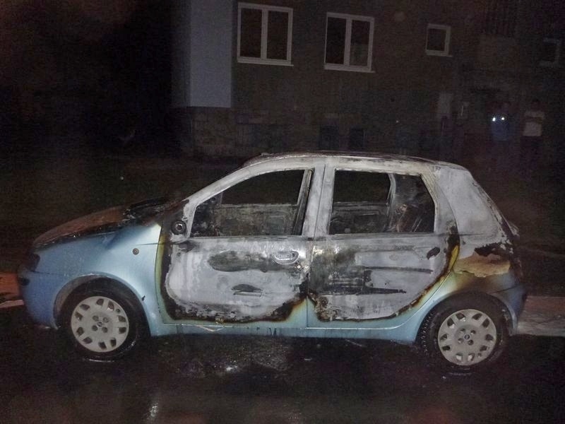 Šumperk - požár kompletně zničil zaparkované vozidlo zdroj foto: HZS Olk.