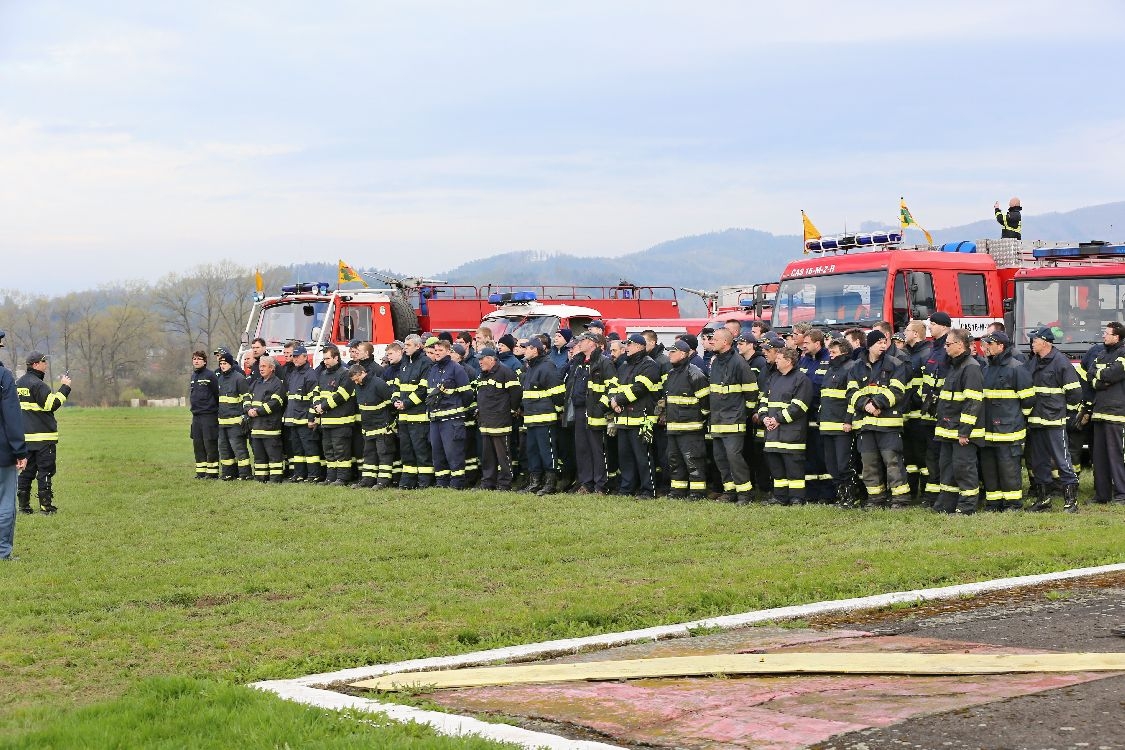 Šumperk letiště - nastoupené jednotky foto: šumpersko.net