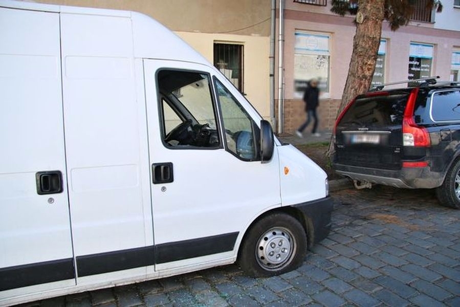 Olomouc - poškozené vozidlo zdroj foto: PČR