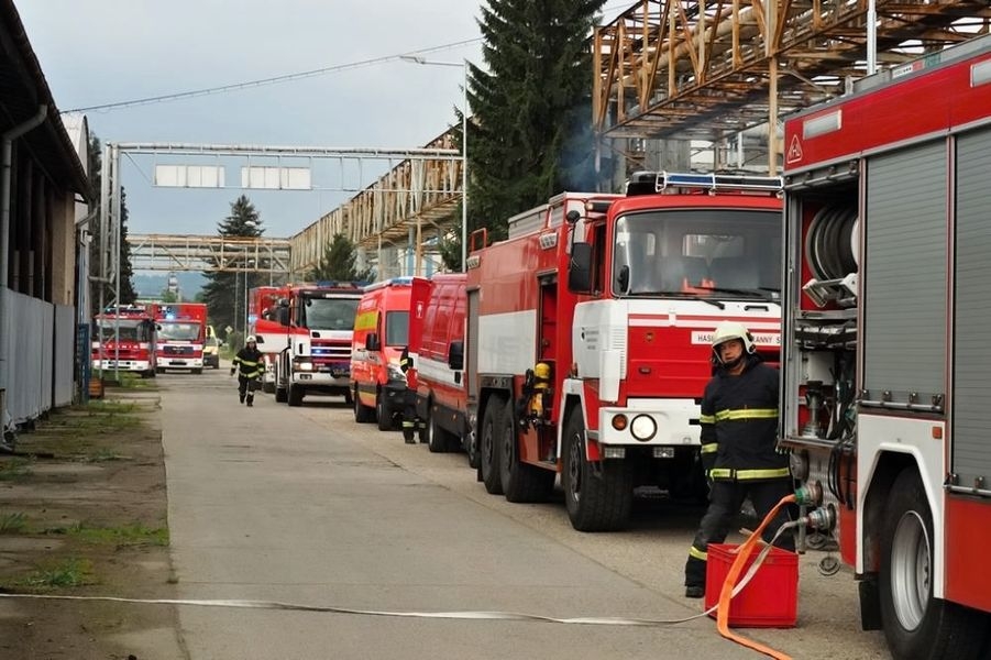 likvidace požáru v postřelmovské galvanovně - cvičení složek IZS zdroj foto: HZS Olk.