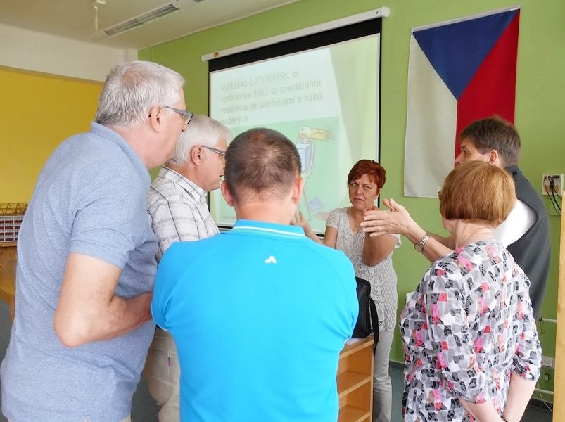 setkání ředitelů s odbornicí na inkluzi zdroj foto: SŠŽTS