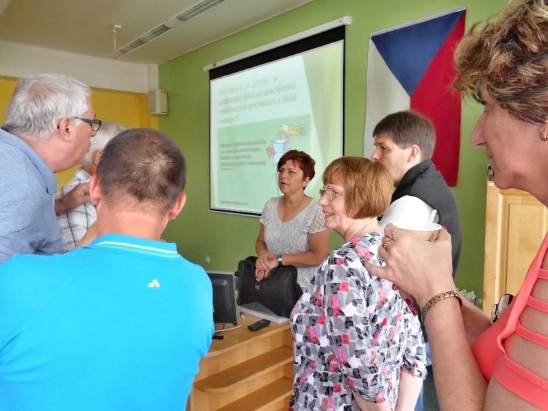 přednášenjící Pavlína Baslerová na snímku uprostřed zdroj foto: SŠŽTS