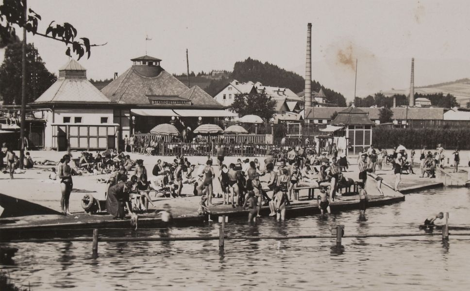 Šumperk koupaliště Benátky, pohled na pláž a restauraci, 1. polovina 40. let 20. století zdroj foto: VMŠ