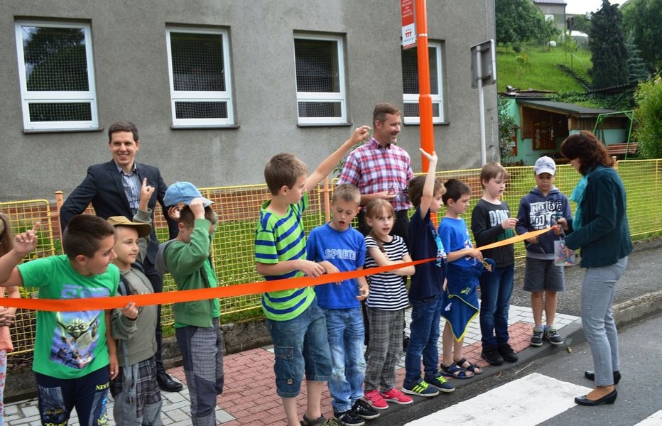 Hoštejn - slavnostní otevření přechodu před školou zdroj foto: V. Sobol
