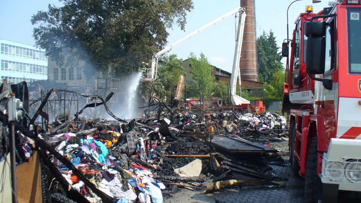 vyhořelý sklad textilu na ulici Matěje z Janova v Olomouci: zdroj foto: HZS Olk