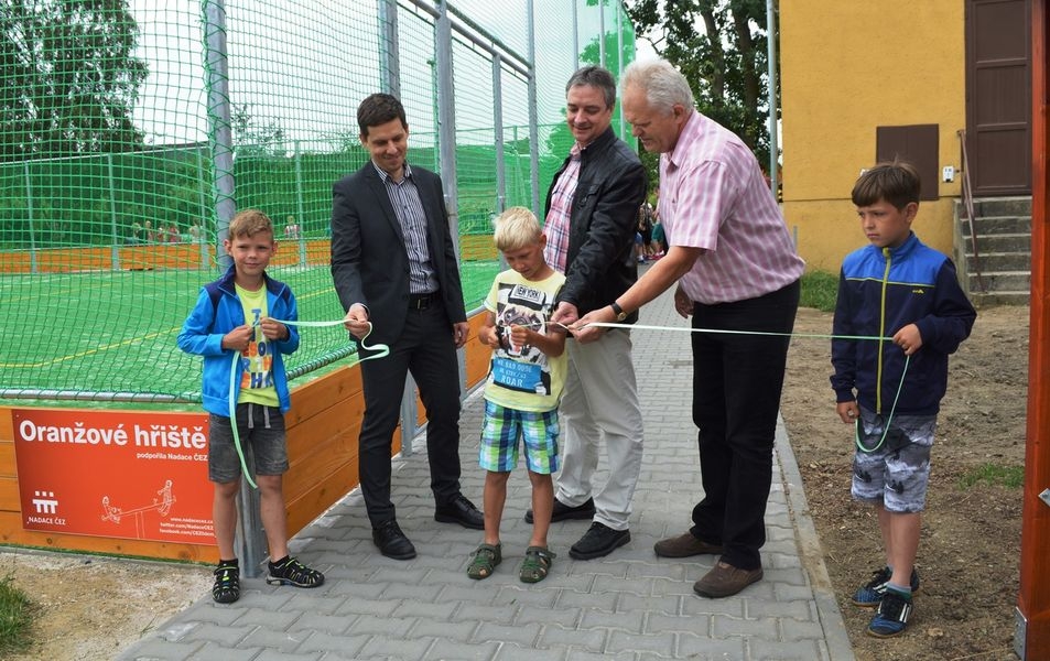 Postřelmov - slavnostní přestřižení pásky zdroj foto: V. Sobol