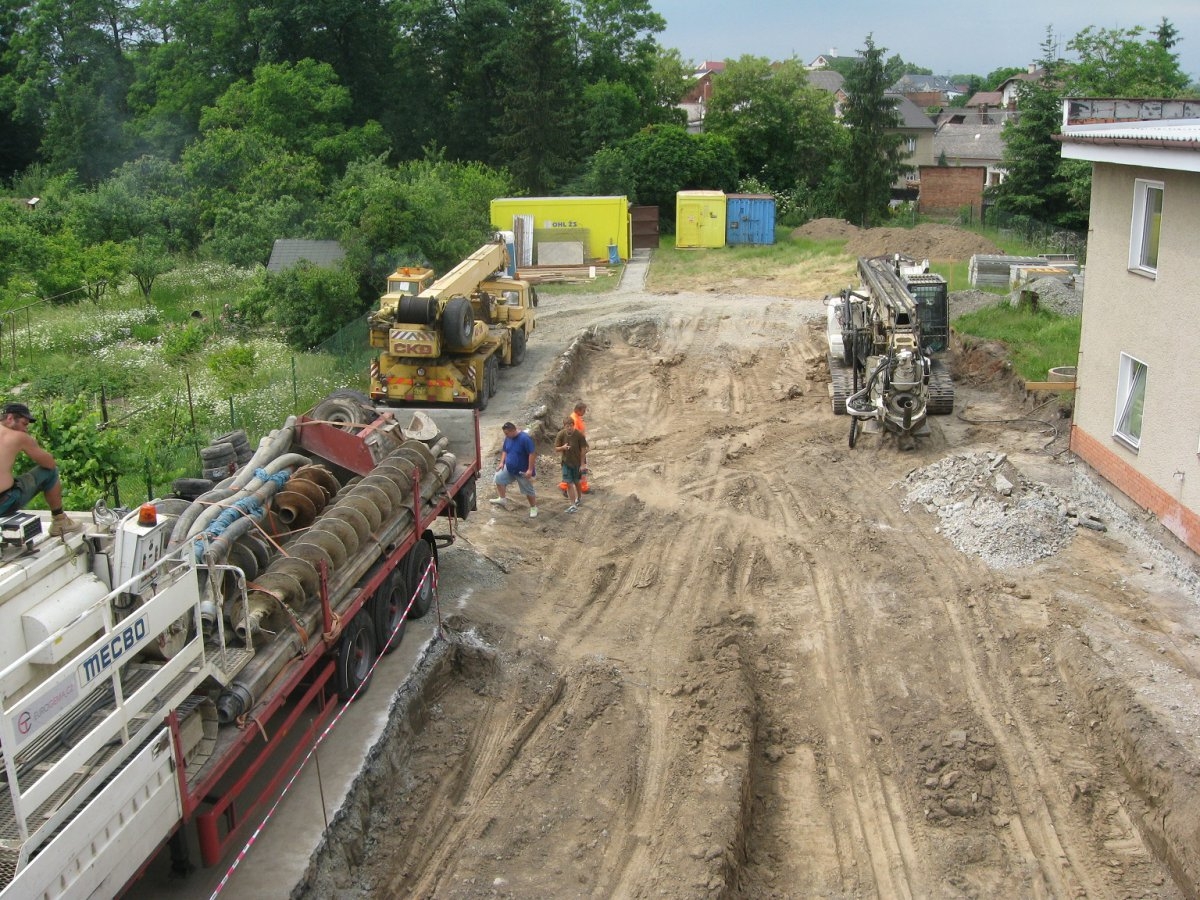 Stavební práce a rekonstrukce objektů se o prázdninách rozjedou naplno zdroj foto: Olk.