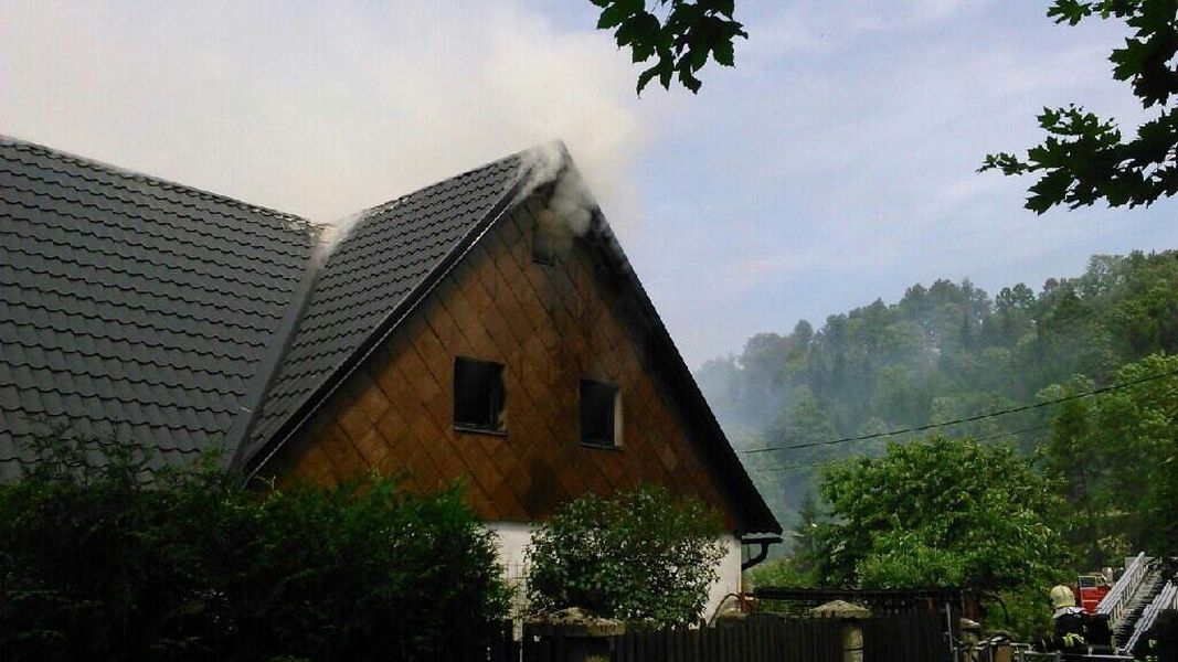 Bělá pod Pradědem - požár RD zdroj foto: HZS Olk.