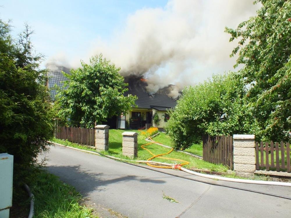 Bělá pod Pradědem - požár RD zdroj foto: HZS Olk.