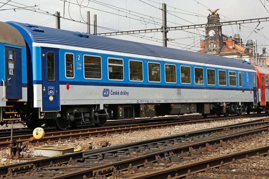 vůz Bdpee již v běžném provozu na jednom z plánovaných vlaků na pražském hlavním nádraží zdroj foto: ČD