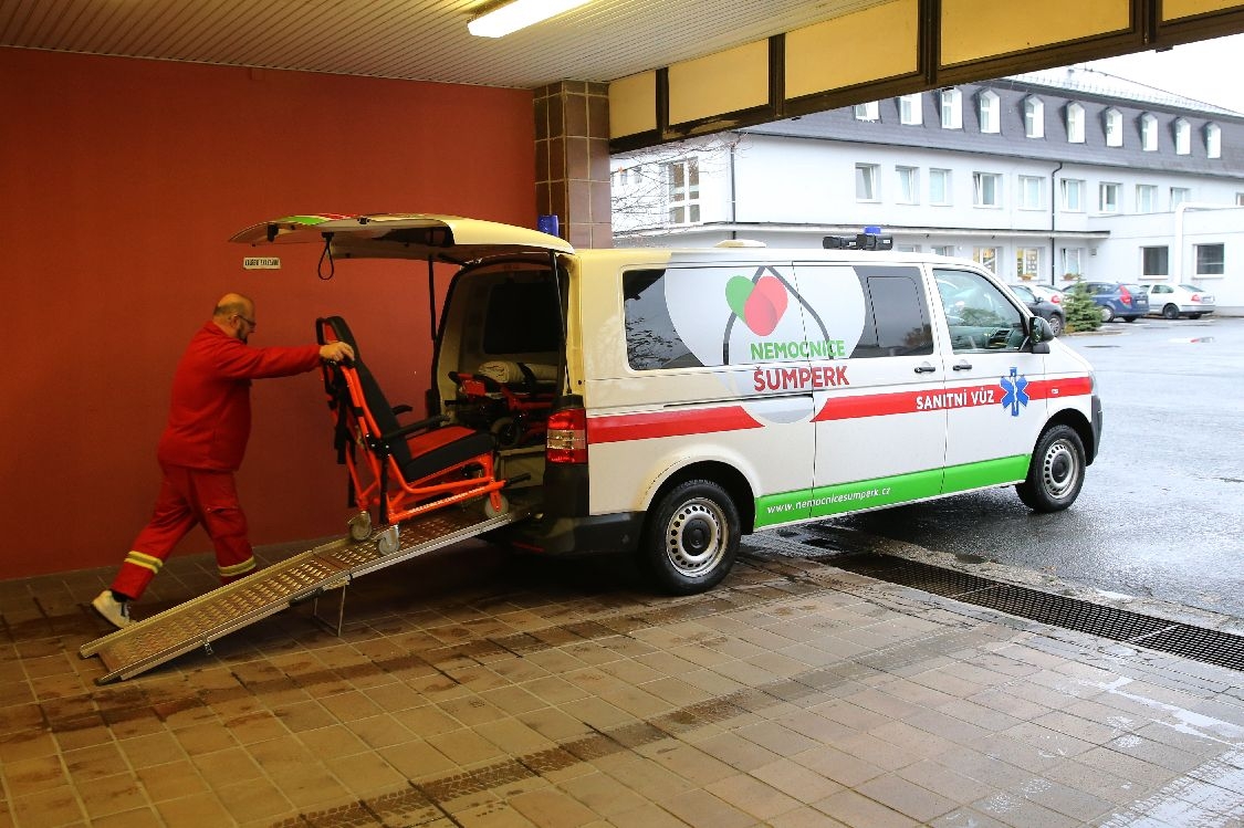 Šumperk - řidiči sanitních vozidel foto: šumpersko.net