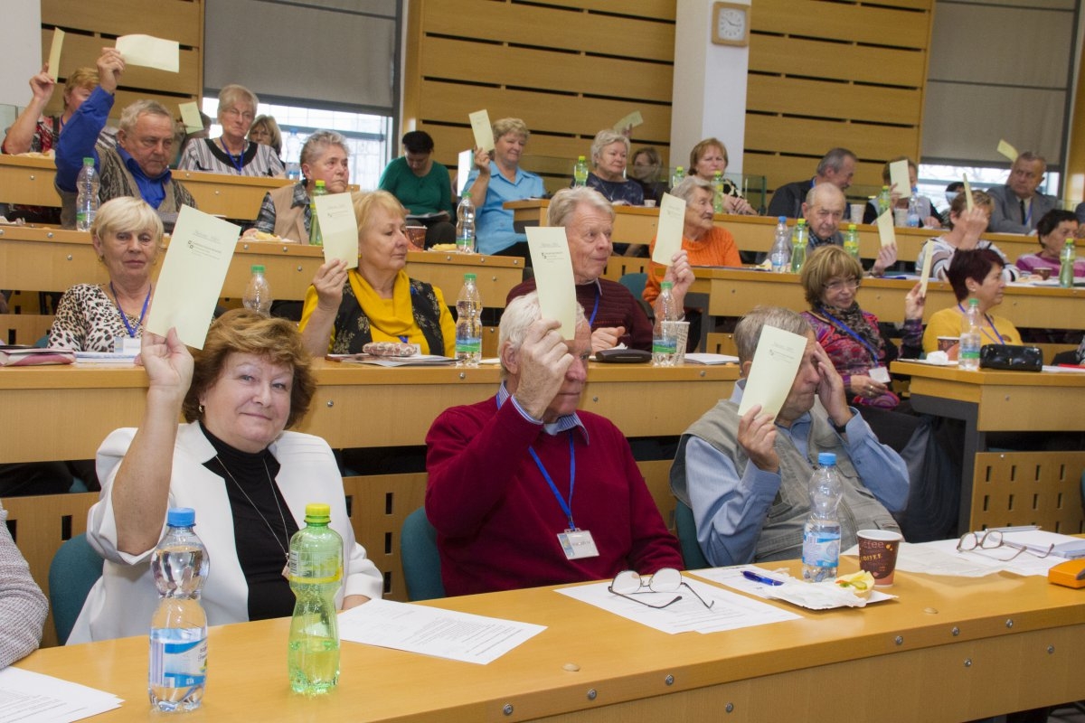 Krajská rada seniorů má nové vedení. Post předsedkyně obhájila Milena Hesová zdroj foto: Olk.