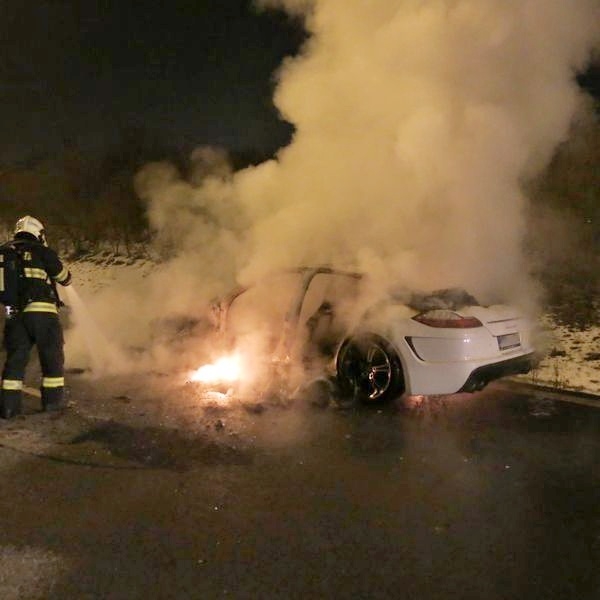 Olomouc - požár osobního vozidla na rychlostním obchvatu zdroj foto: HZS Olk.