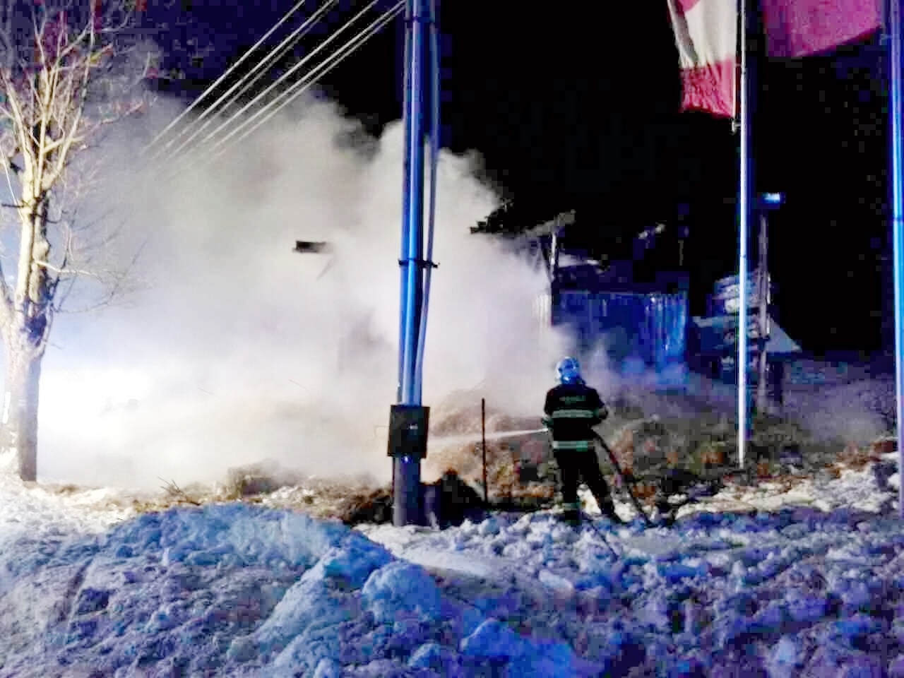 Stříbrnice - požár dvou objektů pod lyžařským vlekem zdroj foto: HZS Olk