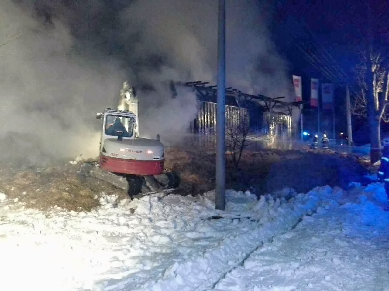 Stříbrnice - požár dvou objektů pod lyžařským vlekem zdroj foto: HZS Olk