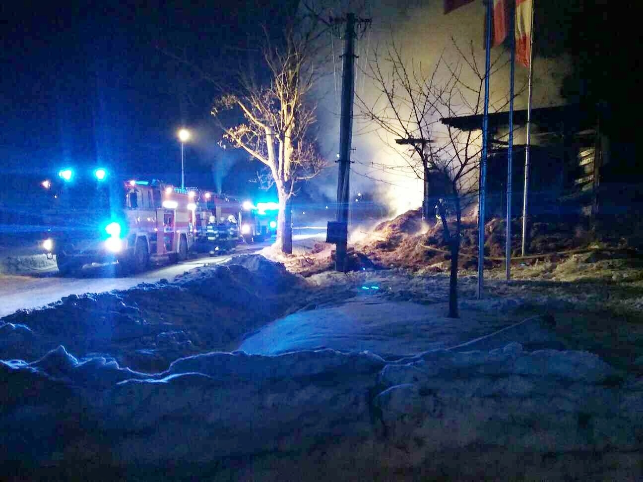 Stříbrnice - požár dvou objektů pod lyžařským vlekem zdroj foto: HZS Olk